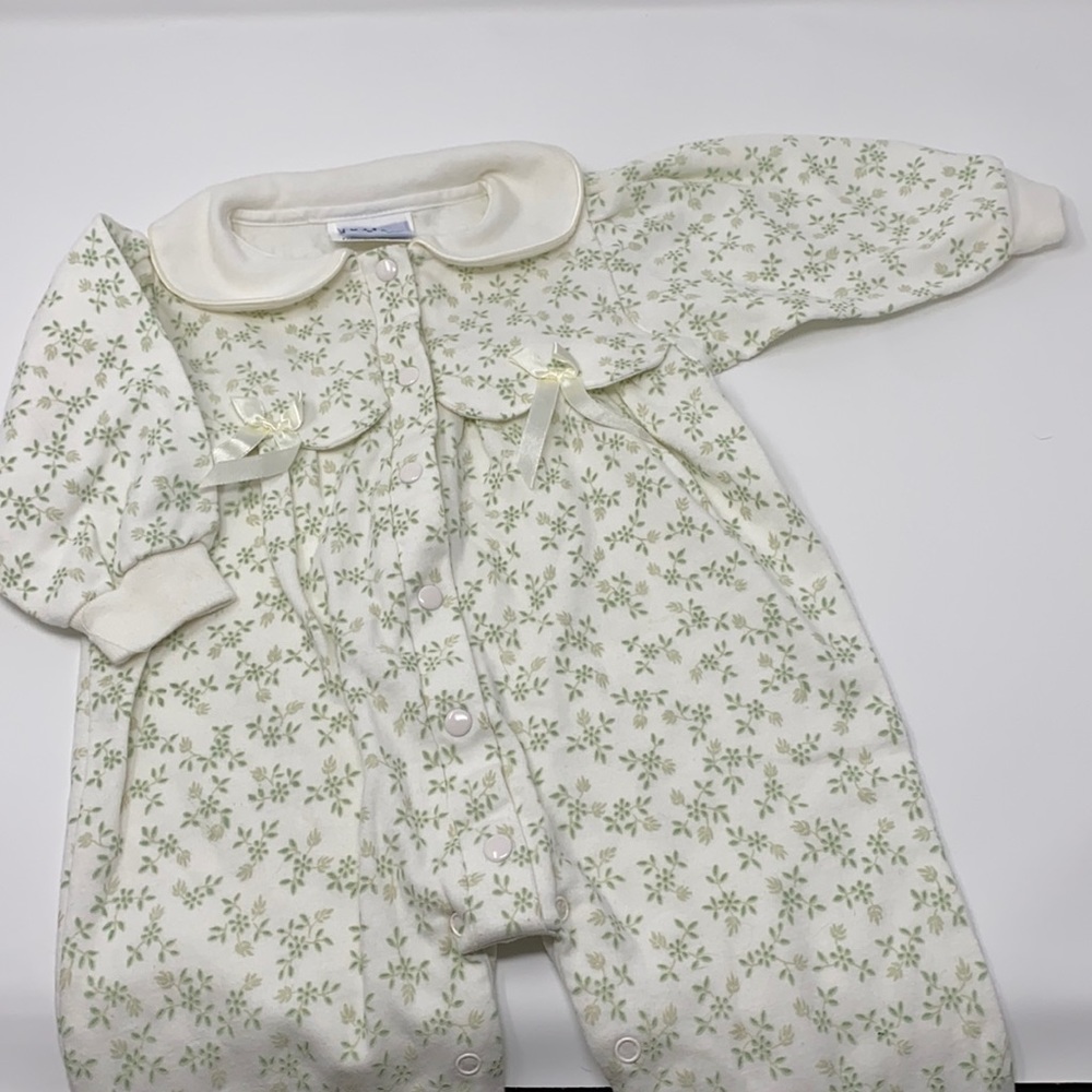 Footed layette sleeper 12M